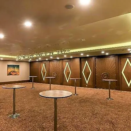 Tryp By Wyndham Izmit 5*
