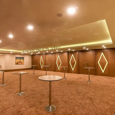 Tryp By Wyndham Izmit 5*