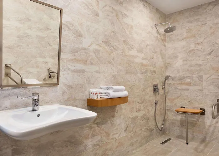 تريب باي ويندهام إزميت فندق